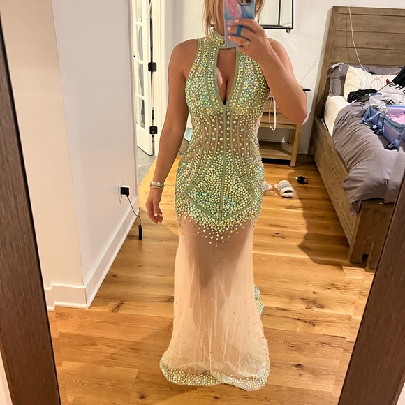 COPY - Beautiful gown:Prom/WBFF/pageant - Picture 3 of 14